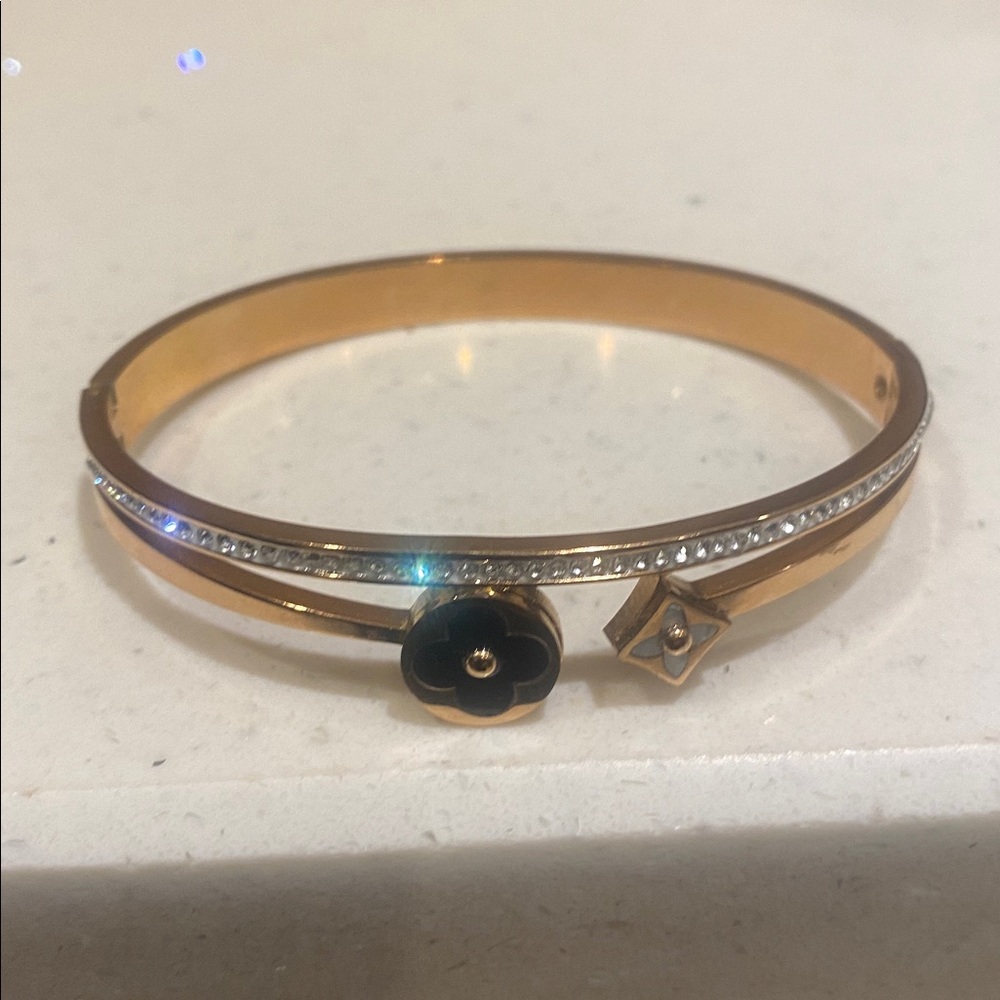 Elegant Rose Gold and Sparkling crystals Women's Bracelet
